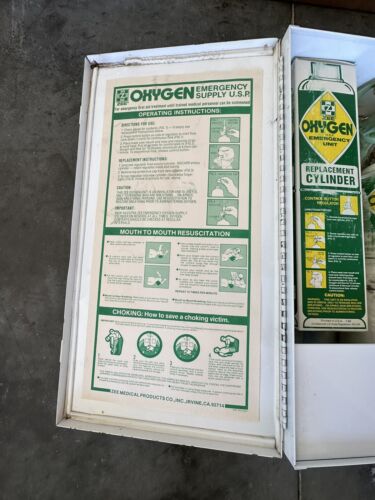 Vintage Emergency Oxygen Tank Kit Zee box 3065 Emergency Room Kit - Picture 3 of 4