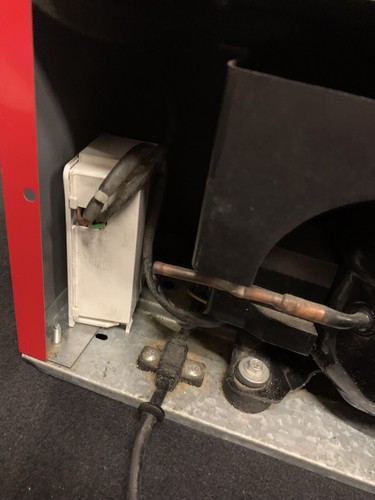 Husky HUS-EL-194-HY Coca Cola Mini Fridge Spares Repairs Only, Reqs Attention - Picture 9 of 12