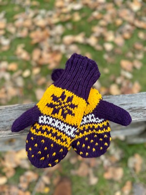 Himalayan sherpa wool mitten, hand knitted, warm and soft inside fleece line.