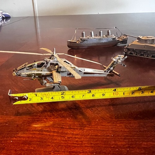 Metal Earth Modellbausatz Set - Hubschrauber Titanic & Panzer Metall Sammlerstücke - Bild 18 von 20