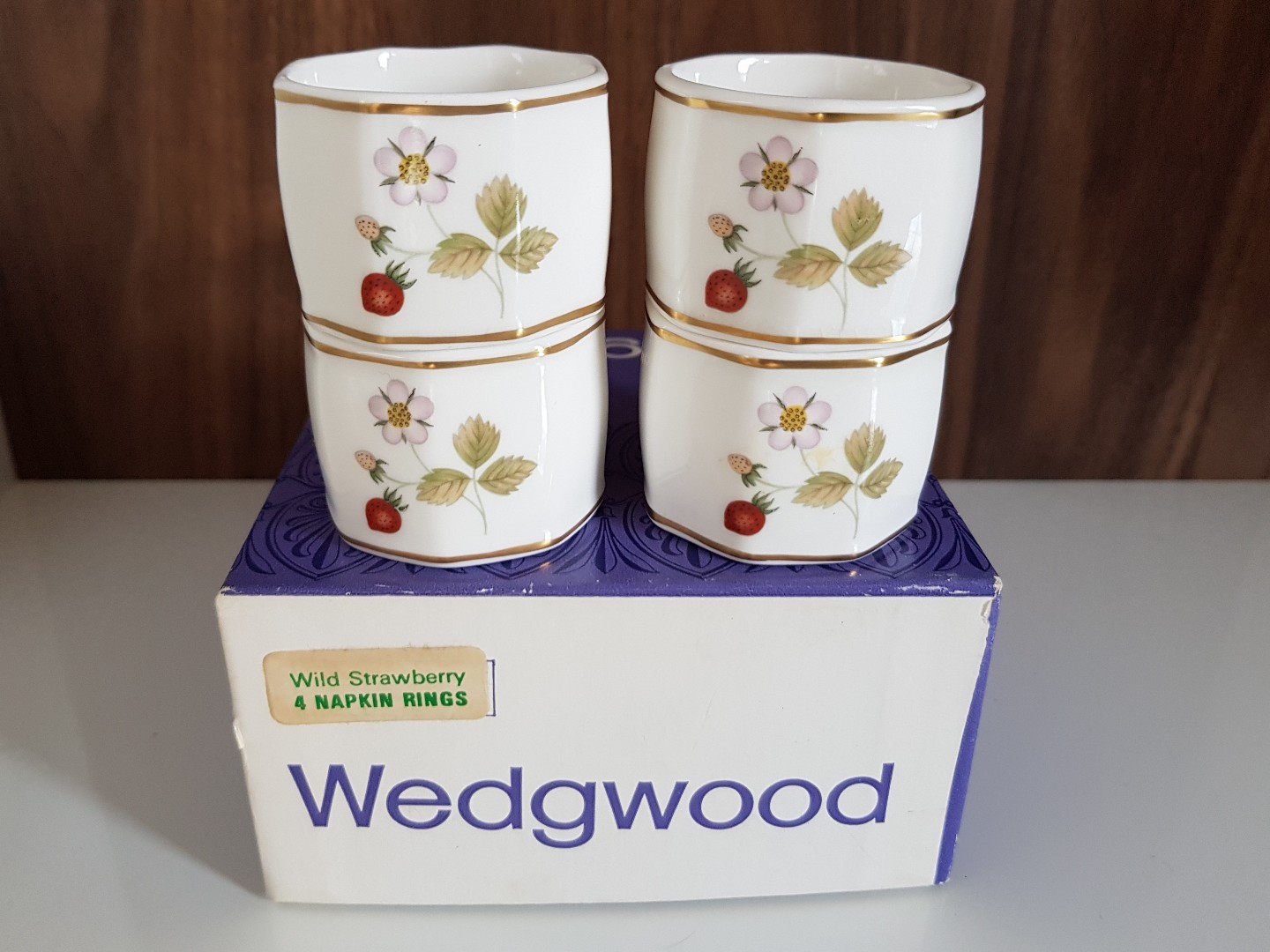 Wedgwood 4 Wild Strawberry Napkin Rings Boxed immaculate Wedgwood 4 Wild Strawberry Napkin Rings Boxed immaculate