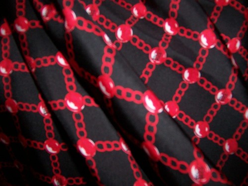 4yds ITALIAN STYLISH RED CHAINS ON BLACK MATTE SILK TAFETTA PRINT FABRIC - Picture 3 of 11