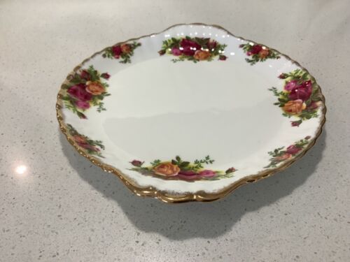 ROYAL ALBERT OLD COUNTRY ROSES MADE IN ENGLAND HANDLED CAKE PLATE - Picture 3 of 7