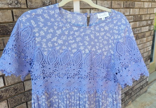 Saving Paige Lilac Purple Dress Easter Floral Lace Sz Medium Calf Length Spring - Picture 2 of 9