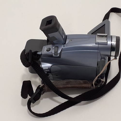 Canon MV700 E MiniDV Digital Camcorder 18x Zoom (Reading Head Bend) For Spares - Picture 4 of 10
