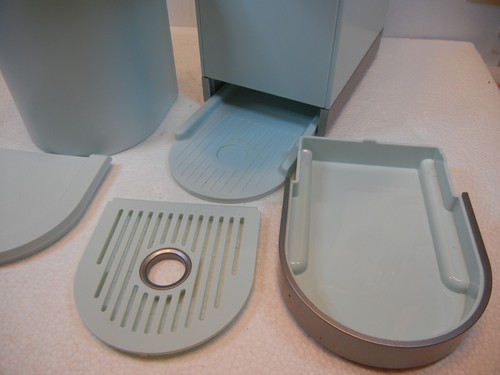 KEURIG HOT BREWER MODEL K-MINI PLUS FOR PARTS LOOKS VERY NICE BUT WON'T TURN ON - Picture 4 of 14
