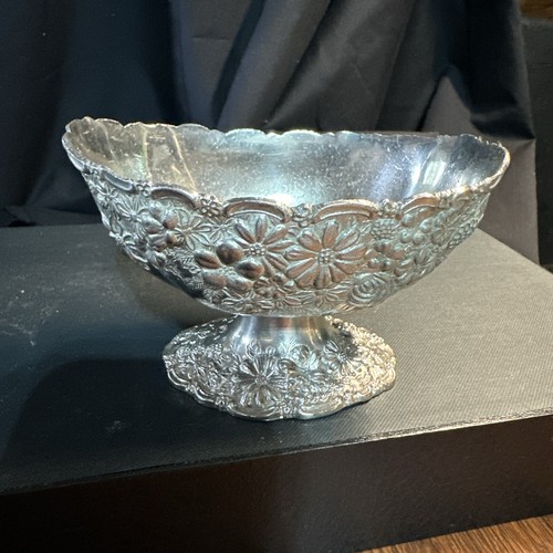 Vintage ~ SilverPlate Bowl Ornate Nut ~ Candy Dish~ Collectable EUC 3D Trinket