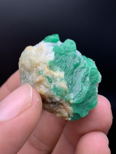 123-Carats Green Emerald Specimen With Combine Albite From Swat Mine Pak. - Imagen 3 de 8