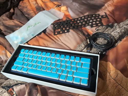 artisan ninja FX mousepad with tofu 60 redux and qck heavy mousepad dm for more - Picture 8 of 9