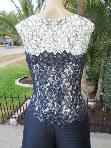 Abito Tadashi Shoji blu navy pizzo e gonna plissettata taglia 12 elegante cocktail party - Foto 9 di 12