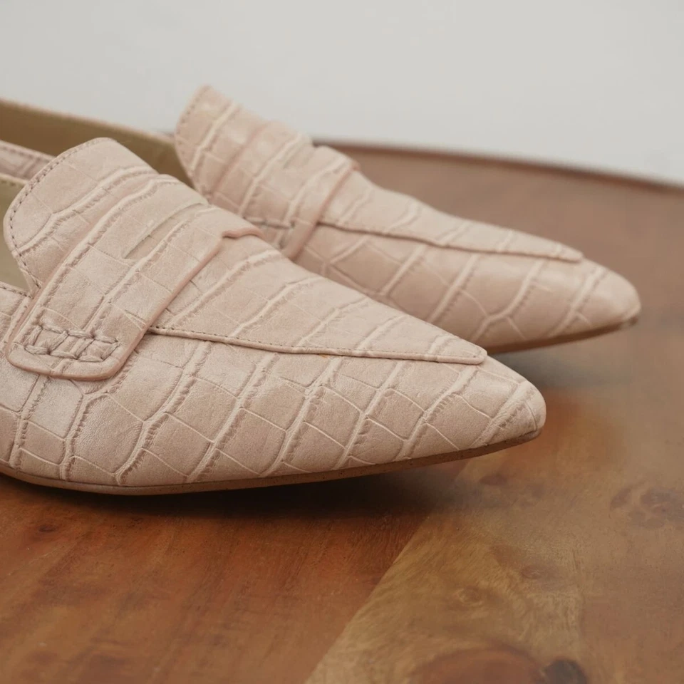 Mocasines Marc Fisher Feud para mujer con estampado de serpiente de 2 puntas en punta talla 7 M crema Foto 2 de 4