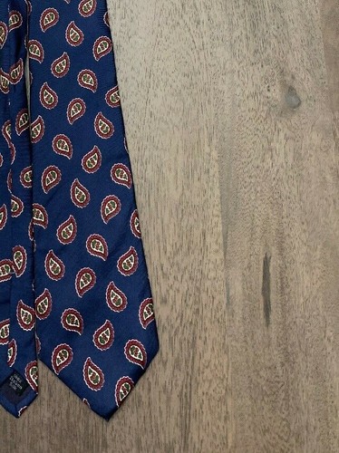Harbor View Neck Tie Blue Red Paisley Pattern 100% Silk Made In USA Necktie - Picture 1 of 7