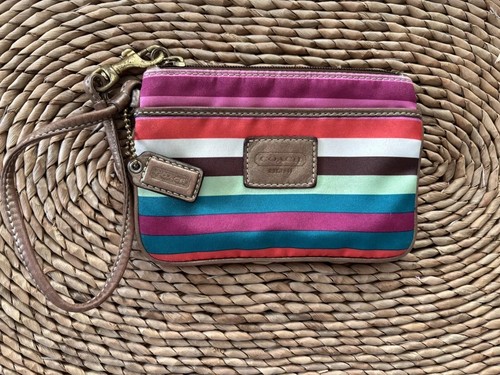 Coach Satin gestreifte Handgelenktasche Vintage Y2K Rainbow Legacy mehrfarbig