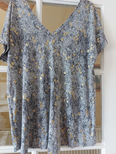 NEXT Ladies Grey V-Neck T-Shirt, snakeskin pattern, UK 16 - Picture 4 of 13