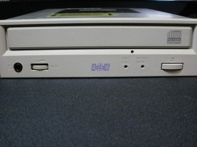 SCSI CD-RW YAMAHA CRW4416S internal 50 pin SCSI 