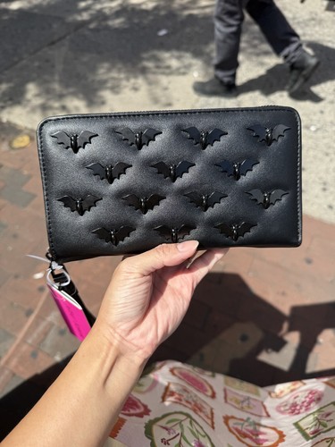 Betsey Johnson Black Bat Wallet Zip Around Clutch Purse Halloween - Picture 4 of 4