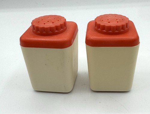 Vintage Sterilite Plastic Salt & Pepper Shakers Daisies Orange Top 1960’s 1970’s - Picture 3 of 8