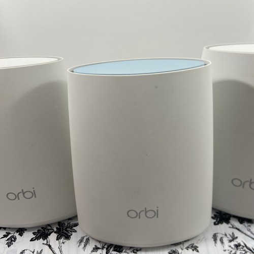 Netgear Orbi 1 (RBR40) Wireless Router with 2 (RBS40) Satellites - Picture 2 of 13