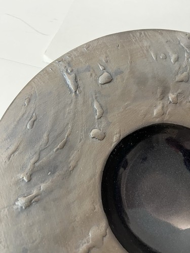 Yiri Minarki Abstract Pottery Black/grey Textured Round Art Bowl Signed 11” W - Picture 8 of 11