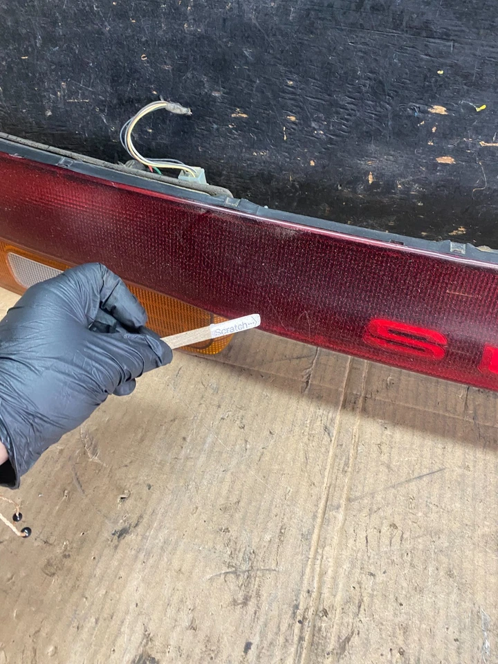 Panel de luz trasera central montado en el maletero Subaru Legacy Wagon 1995 a 1996 R7908 DG Foto 4 de 4