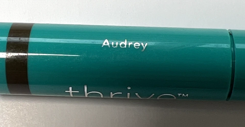 Thrive Causemetics Instant Brow Fix - Audrey - Gel de cejas semipermanente cosméticos Foto 3 de 4