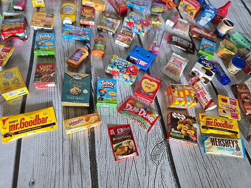 Lot of 180+ Mini Brands - Food + Candy + Carts + Toiletries + Cash + Bags Etc. - Picture 12 of 24
