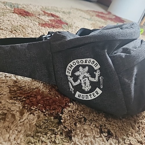Marsupio a tracolla Jansport Stranger Things Hellfire Club Demogorgon Slayer - Foto 4 di 13