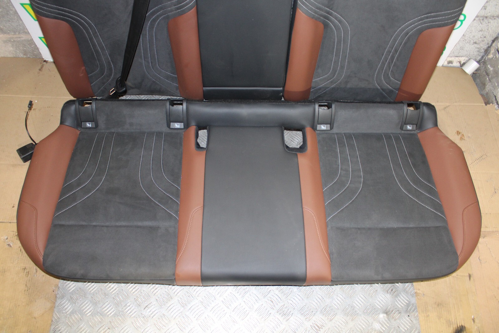 VOLKSWAGEN ID 3 REAR SEATS+HEADRESTS (FOLDING CENTRE ARM REST+CUP