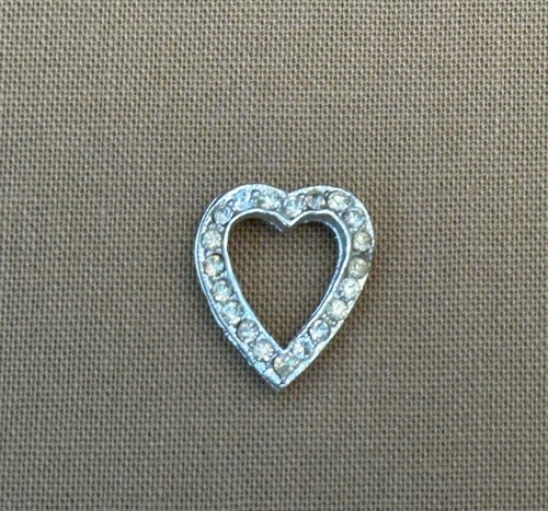 GORGEOUS VINTAGE RHINESTONE HEART PENDANT W SPARKLY RHINESTONES SILVER TONE - Picture 3 of 5