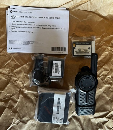 Motorola DLR1020 Two-way Radio - Black - Picture 7 of 10