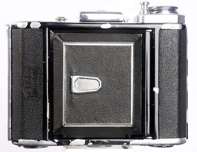Zeiss Ikon Ikonta 521 Folding 6x4.5 Camera c/w Novar