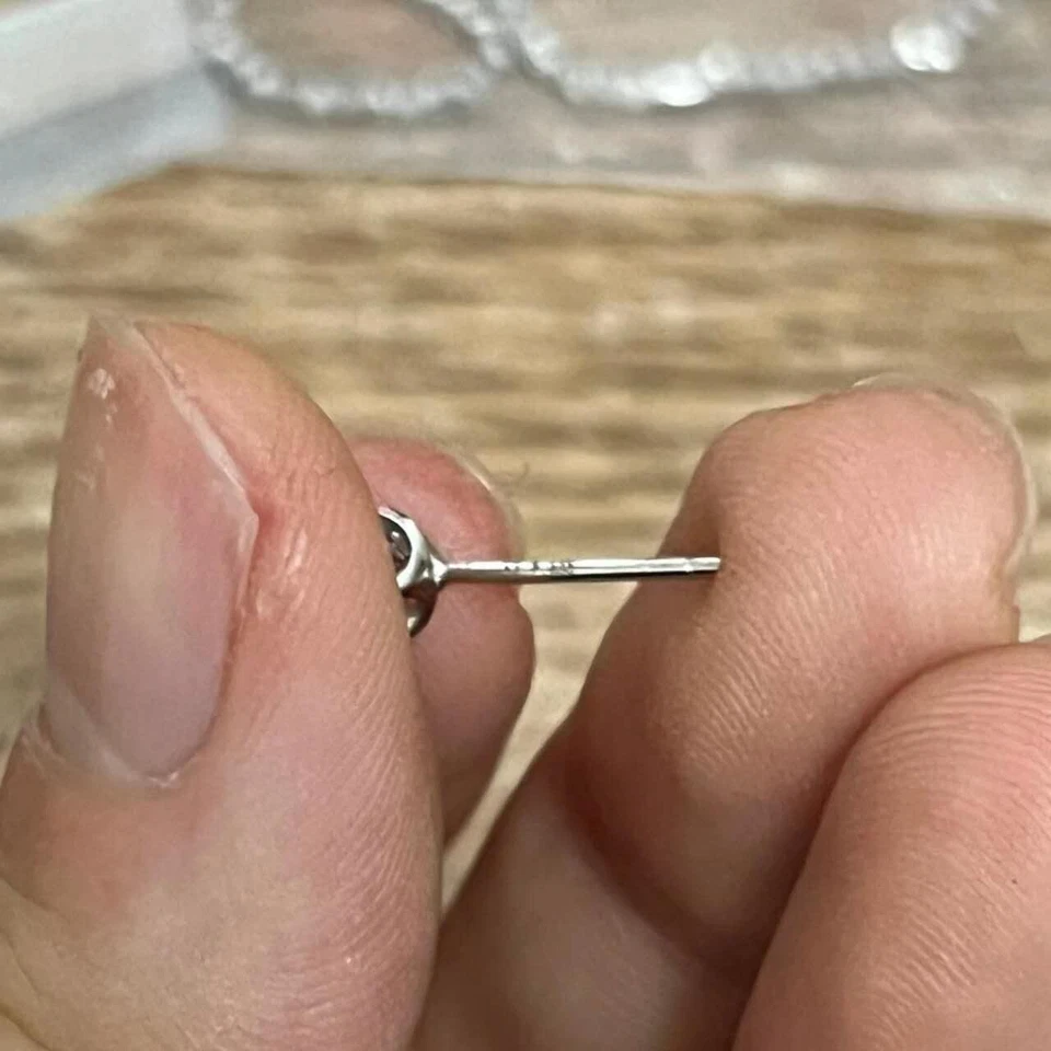 Solid heavy platinum PT950 diamond earrings - Image 2 of 3