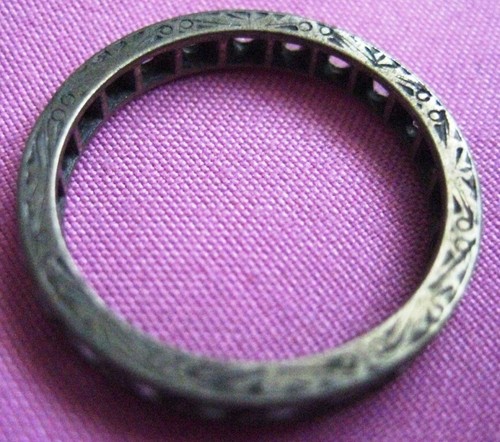 Retro silver plated wedding band ring Rhinestone studded size 7 comes gift boxed - Picture 4 of 5