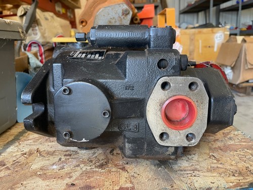Parker PVP2330C2R26A421 Hydraulic Piston Pump - Picture 3 of 6