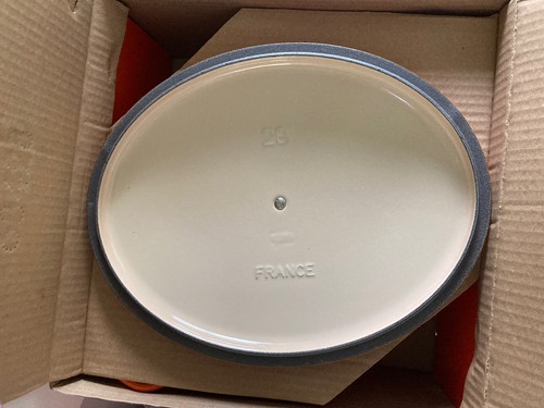 Le Creuset Signature Volcanic Cast Iron 29cm Oval Casserole 4.7l RP£309 - Picture 8 of 11