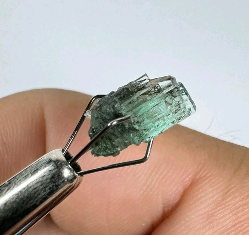 NATURAL EMERALD CRYSTAL GOOD QUALITY FROM MUZO COLOMBIA 2.40 Ct. - Picture 9 of 13