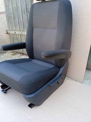 Asiento con base VW T5 T6 T6.1 Transporter Caravelle asiento delantero pasajero ladrillos - Imagen 4 de 7
