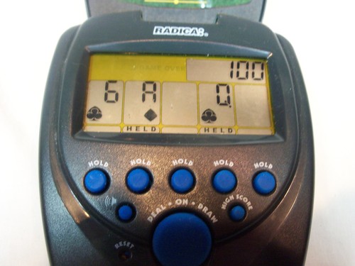 1999 : Radica Brand - Electronic Hand Held Video Draw Poker Game - Picture 2 of 3
