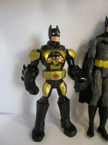 Mattel DC Batman 10" Talking Light Up & Batman 12" mit Cape #CDM63 Actionfigur - Bild 3 von 4