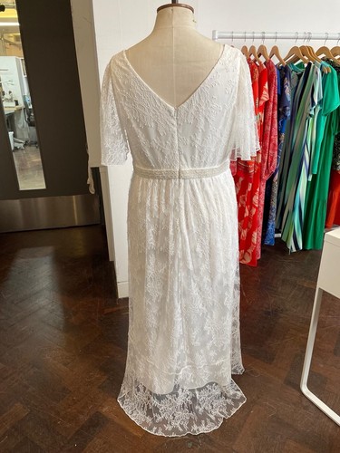 wedding dress size 18 - Picture 2 of 5