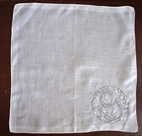 VINTAGE HANKY 1950s LOVELY WHITE & GRAY MONOGRAM INITIAL "G" EMBROIDERY APPLIQUE - Picture 3 of 3