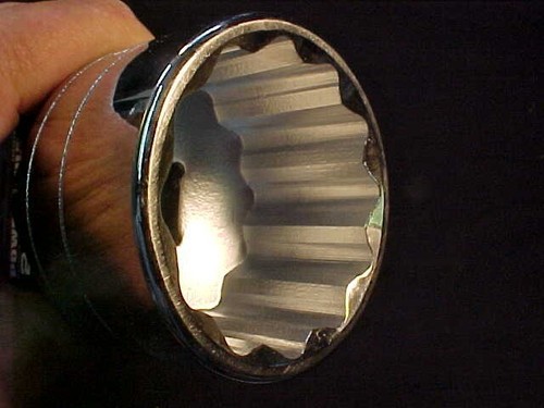 Powerbuilt 643219 - 12 Point Socket SAE 2-1/16" 3/4" Drive 53mm - Picture 3 of 4