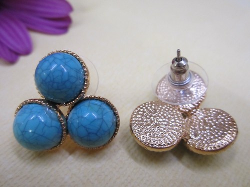 NEW - Acrylic Triangle Stud Earrings - Picture 6 of 6