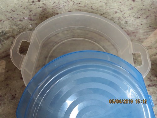 SET OF 5 PLASTIC CONTAINERS--SNAP CLOSURE--#T15A-7 - Picture 4 of 12