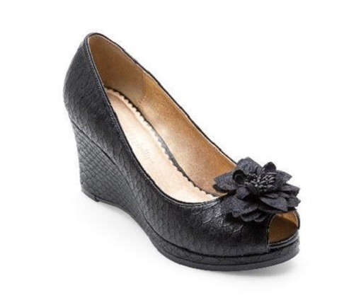 naturalizer courtney wedge pump