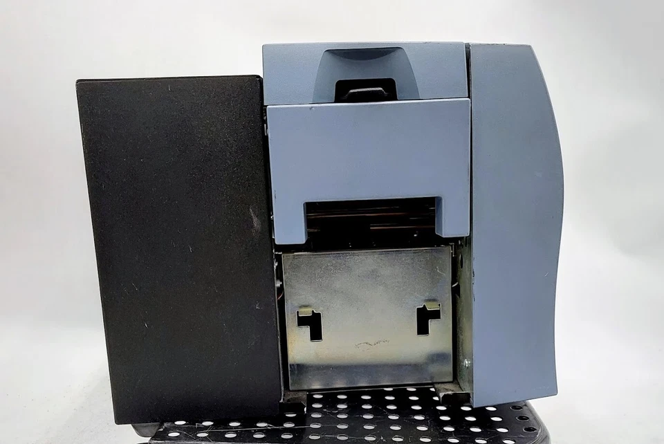 IMPRESORA DE TARJETAS DE IDENTIFICACIÓN PERSONA C16 FARGO 085662 Foto 4 de 4