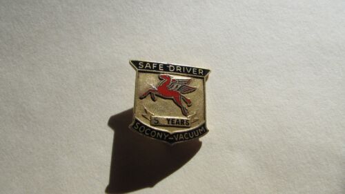 SOCONY Vacuum Safe Driver 5 Years Pegasus Logo Lapel Pin Vintage Mobil