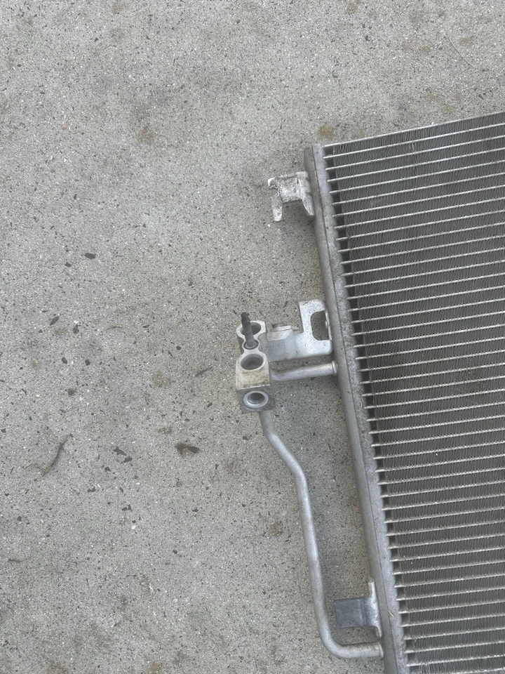 Condensador de aire acondicionado usado se adapta a: Mercedes-Benz Mercedes Sprinter 2500 2017 3,0 grado B Foto 3 de 4