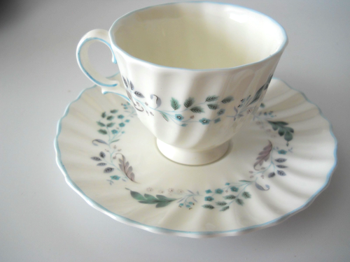 Royal Doulton *Glen Auldyn* Montrose (4) Demitasse Cup & Saucer Sets #H4959 XLNT - Picture 3 of 10
