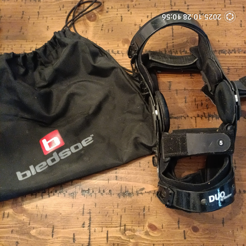 Bledsoe Duo Kniebandage schwarz rechts klein mit Tasche a13 - Bild 1 von 7